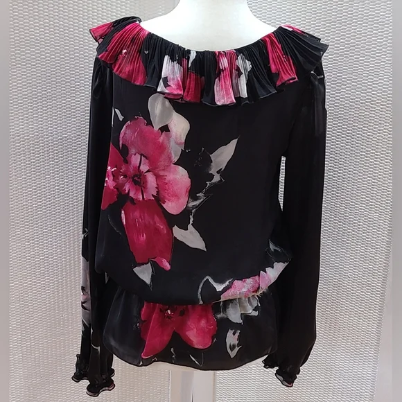 White House Black Market ruffle neck floral top size Small - Picture 2 of 2